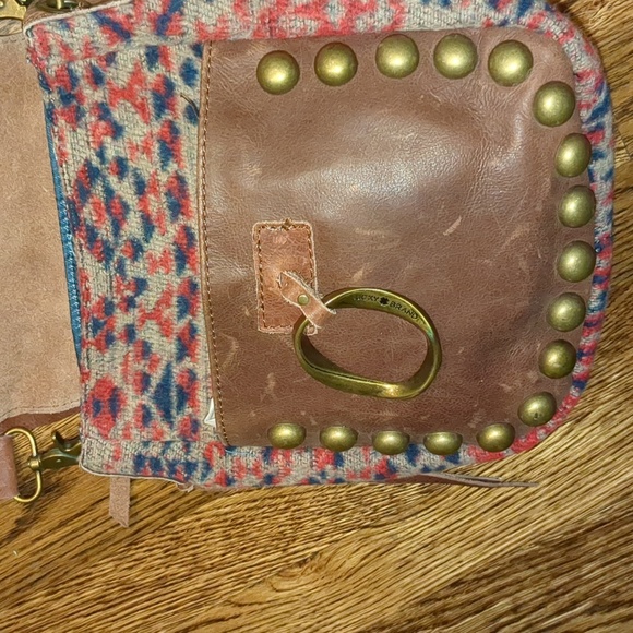 Lucky Brand southwestern crossbody with gold and leather details - Picture 5 of 15